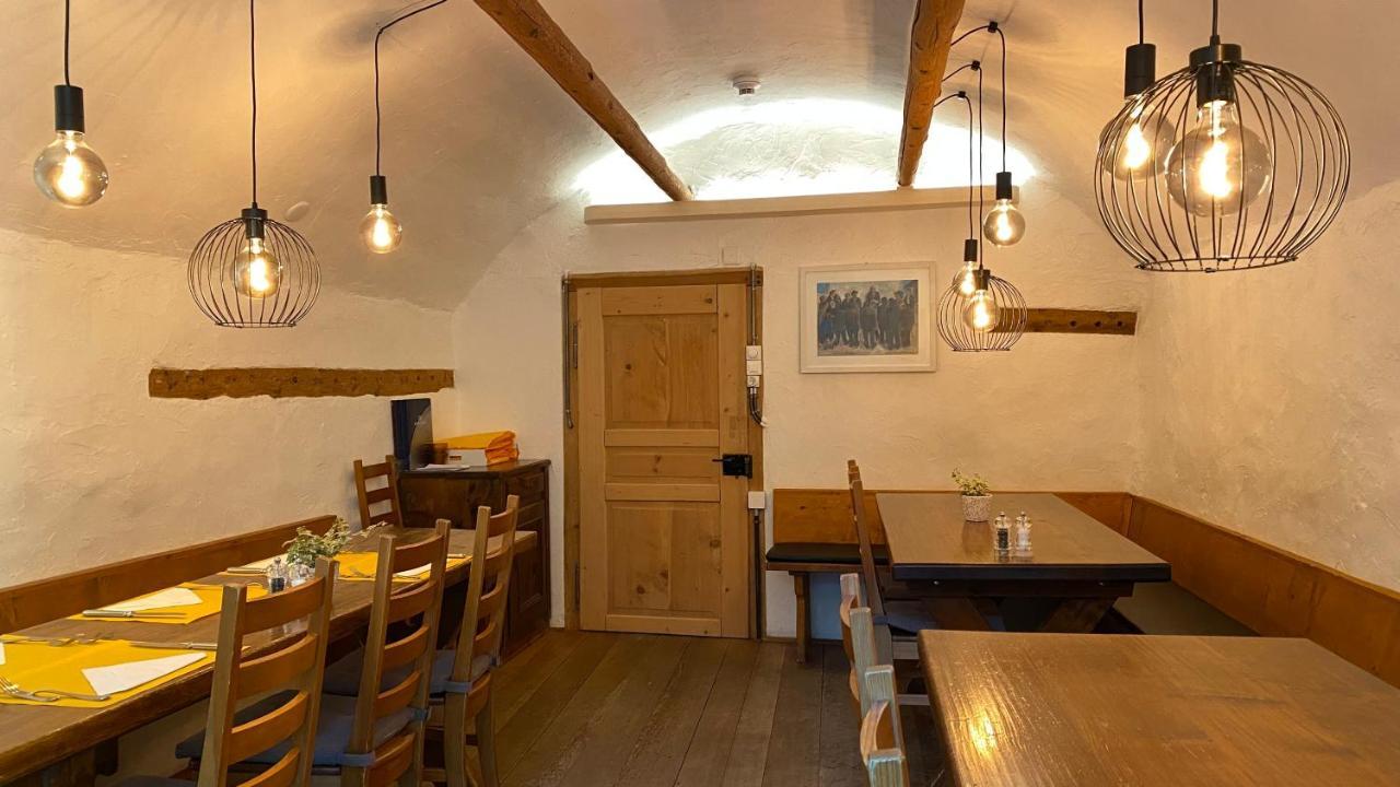 Hotel Weisses Kreuz Bergün Exterior foto
