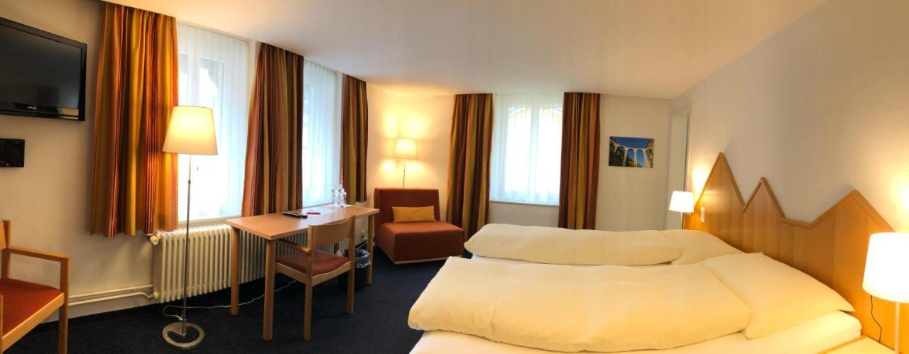 Hotel Weisses Kreuz Bergün Exterior foto