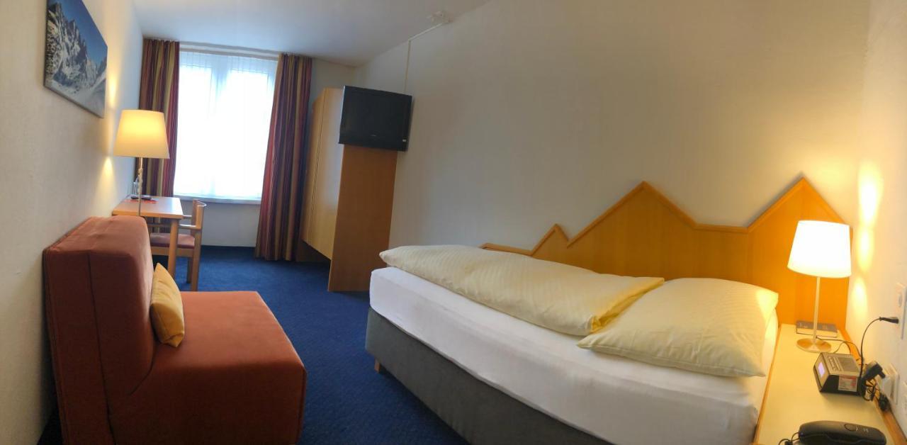 Hotel Weisses Kreuz Bergün Exterior foto