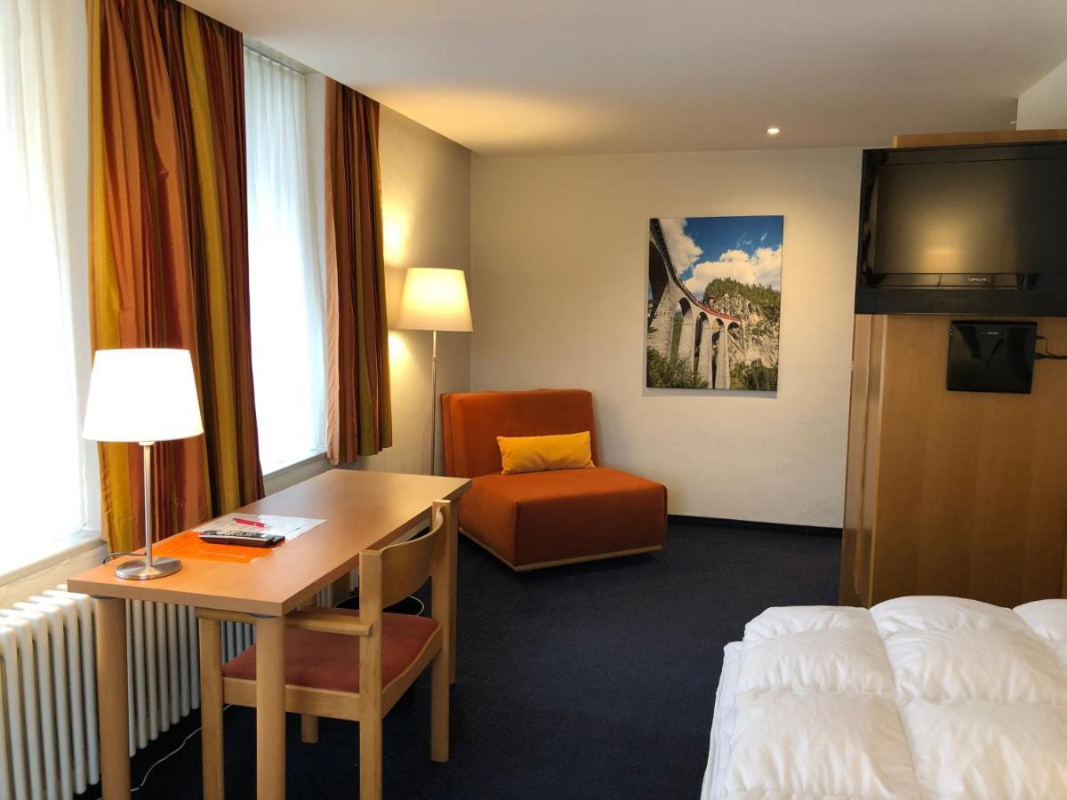 Hotel Weisses Kreuz Bergün Exterior foto